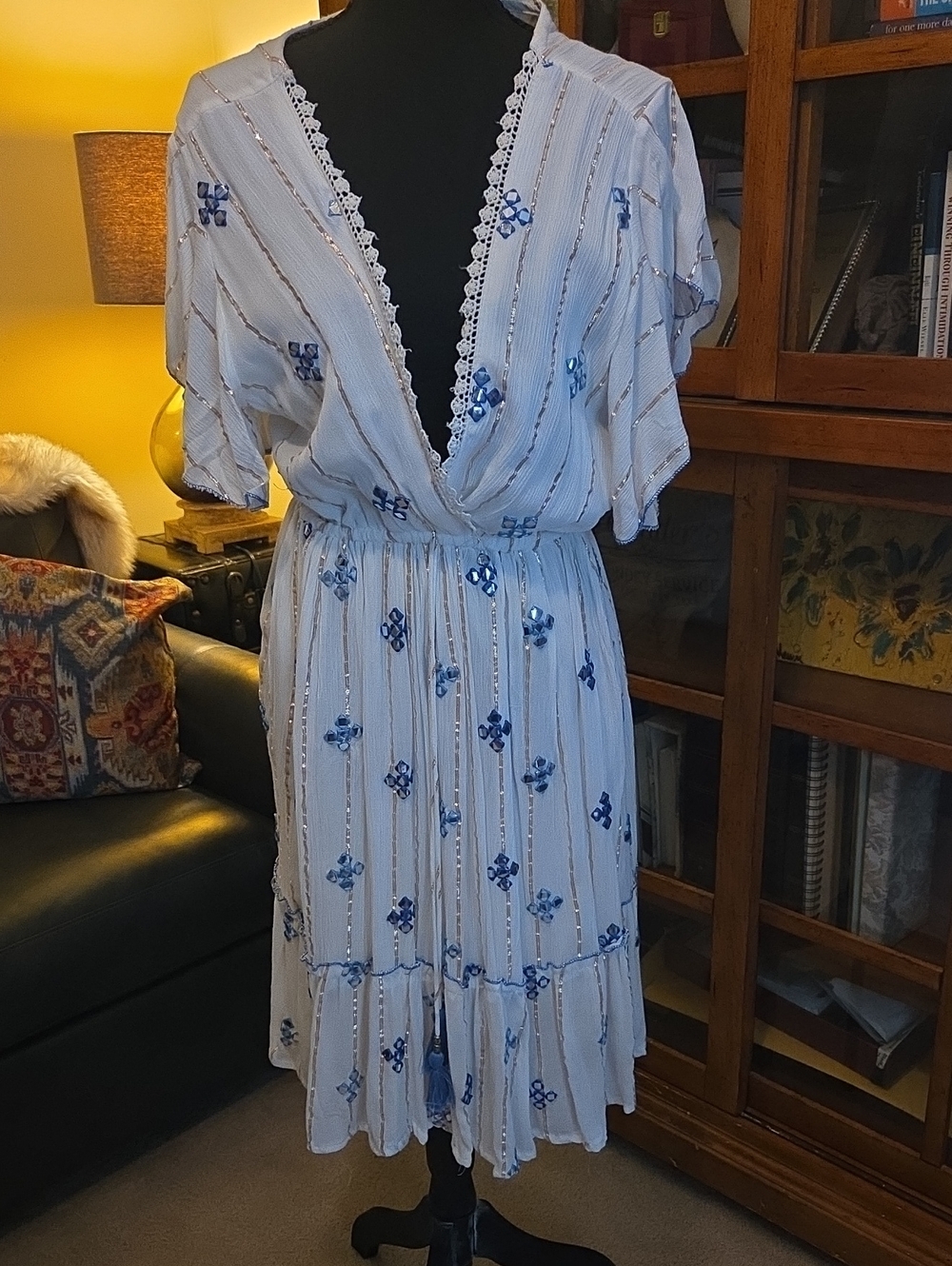 NWT Hippy Market Ivory Blue/Gold Embroidered V-Neck Midi Dress with Lace Trim